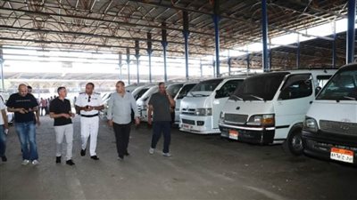 نائب محافظ أسوان يتابع ميدانيًا مواقف السرفيس وانتظام عمل محطات الوقود