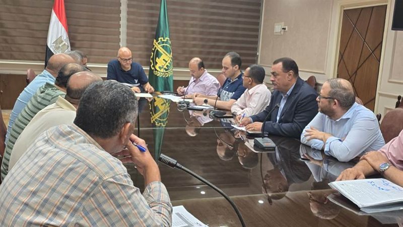 محافظ القليوبية يجتمع