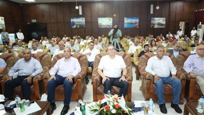 وزير البترول والثروة المعدنية يتفقد حقول خليج السويس 