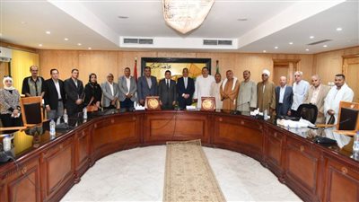 محافظ الفيوم يشدد على إزالة المخالفات على الأبحر والترع