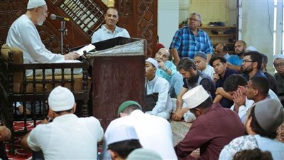 د. محمد مهنا يشرح أهمية اليقظة والحضور مع الله في درسه الأسبوعي