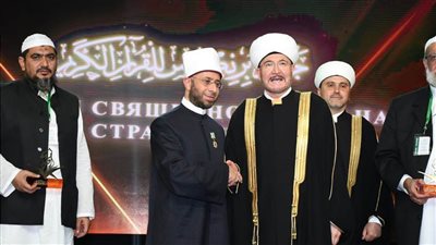 أعلى هيئة دينية في روسيا الاتحادية تهدي وزير الأوقاف المصرى وسام الفخر