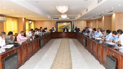 محافظ الفيوم يوجه بسرعة الانتهاء من رصف طريق «اطسا - الفيوم»