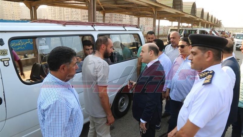 المحافظ يتفقد مواقف