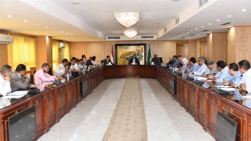 محافظ الفيوم يستعرض