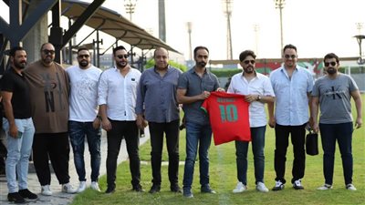 مودرن سبورت يهدي رئيس 