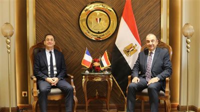 وزير قطاع الأعمال العام يبحث مع سفير فرنسا بالقاهرة سبل زيادة الشراكات الاستثمارية