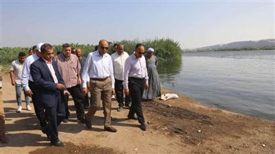 محافظ المنيا يستعرض مع رئيس الوزراء مشكلة مصرف المحيط 