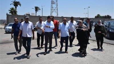 محافظ بورسعيد يتابع الموقف التنفيذي لعدد من المشروعات بجنوب المحافظة