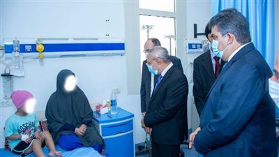 بالصور.. رئيس جامعة طنطا يتفقد الخدمات وانتظام العمل بالمستشفيات