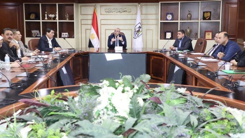 اجتماع محافظ بنى