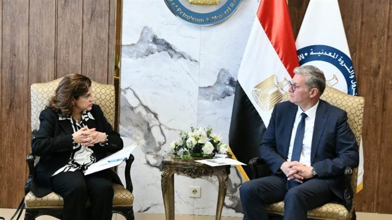 وزير البترول ورئيسة