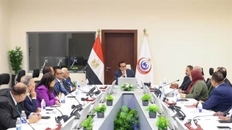 اجتماع وزير الصحة