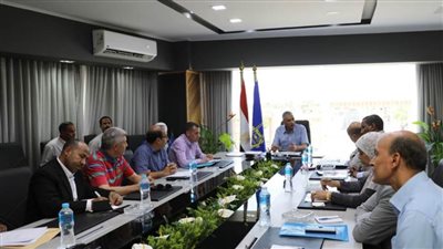 محافظ أسوان يعقد اجتماعاً مع القيادات التعليمية للاستعداد المسبق للعام الدراسي الجديد 2024/2025