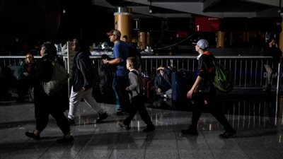 بلومبيرج: شيوع انقطاع التيار الكهربائي بأمريكا بسبب سوء الطقس وقدم شبكة الكهرباء