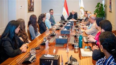 وزيرة البيئة تناقش مع لجنة الشباب والمناخ آليات استكمال العمل للمشاركة فى مؤتمر المناخ