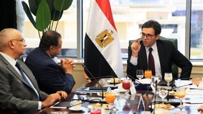 وزير الثقافة يجتمع برؤساء الهيئات ويستعرض الرؤية الاستثمارية للوزارة 