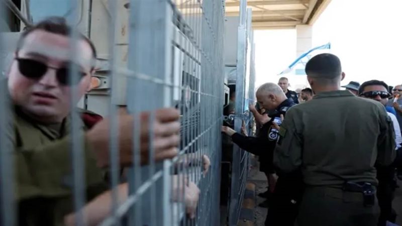 محاولات لتأمين بوابات