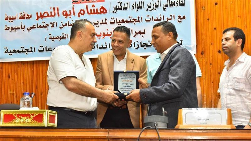 محافظ أسيوط يلتقي