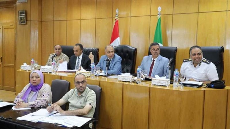 محافظ المنيا خلال