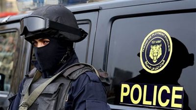 أجهزة الأمن تكشف حقيقة الادعاء بقيام ضابط شرطة بالمرور بسحب سيارة من أسفل منزل