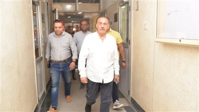 محافظ أسيوط يفاجئ المركز الصحي الحضري ويحيل بعض العاملين للتحقيق