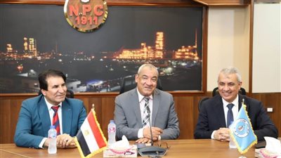 السروجى ووفد نقابة البترول والكيماويات بالأردن يتفقدان شركتى السويس و النصر للبترول 