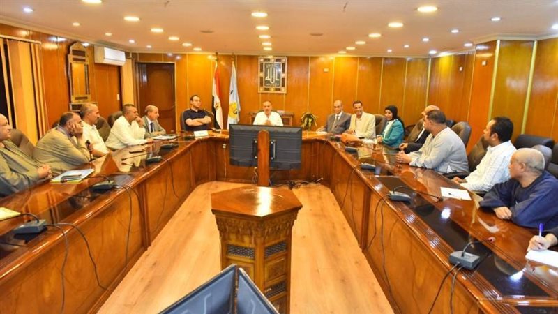 محافظ أسيوط يلتقي