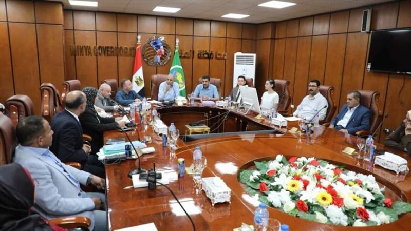 محافظ المنيا مع النواب