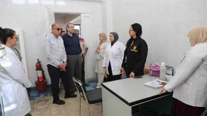 محافظ المنيا خلال