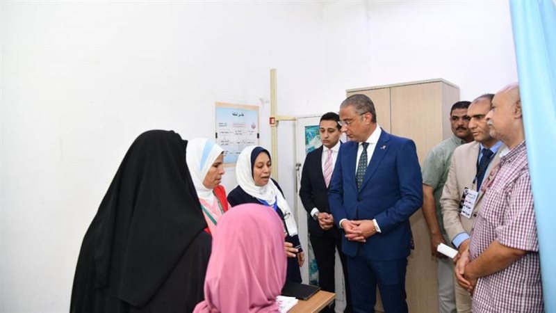 محافظ الفيوم يستمع