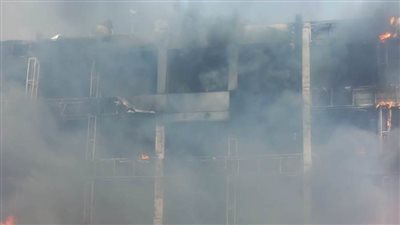 السيطرة على حريق هائل بمول كرييتيف في العبور دون خسائر بشرية 