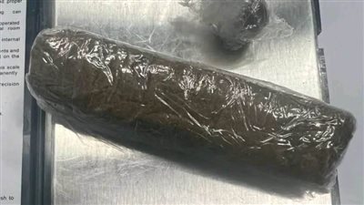 جمارك مطار الغردقة تضبط محاولتي تهريب كمية من مخدرة الحشيش والماريجوانا (صور)