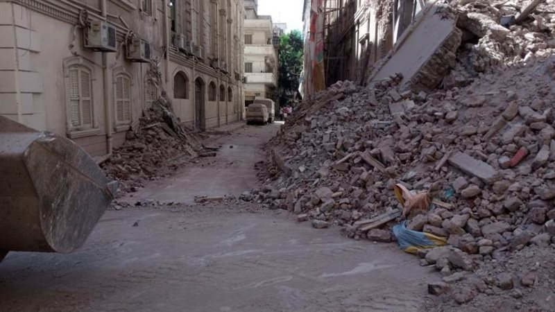 المنزل المنهار