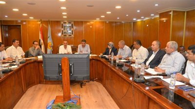 محافظ أسيوط يوجه باستمرار حملات ترخيص «التوك توك» بالقرى والمراكز وضبط التعريفة