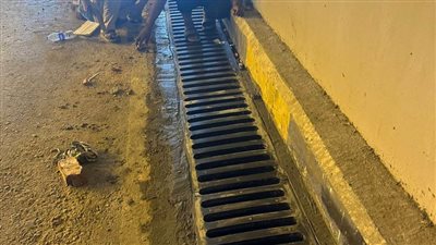 بدء تركيب مجاري الأمطار والرشح 