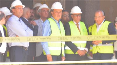 وزير قطاع الأعمال العام يقوم بجولة تفقدية لمشروع تطوير فندق شبرد التاريخي