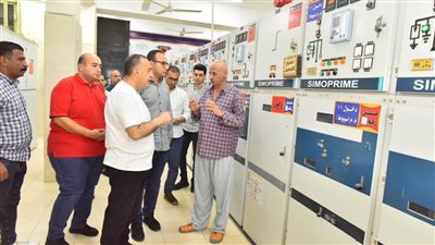 محافظ أسيوط يتفقد سير العمل بلوحة توزيع الكهرباء بالأربعين بحي غرب