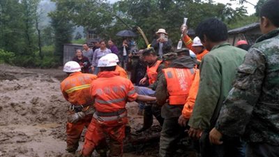 مقتل وإصابة 20 شخصا جراء انهيار طيني في مقاطعة 