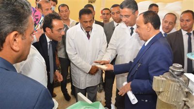 وزير التموين ومحافظ مطروح يتفقدان مصنع الغاز بالكيلو 16