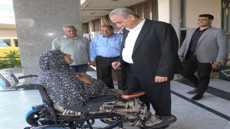 مواطنة بالغربية كرسي