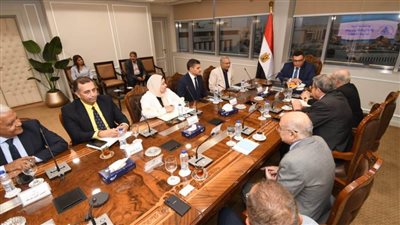 وزير الإسكان يبحث مع مسؤولي الاتحاد المصري لمقاولي التشييد تحديات شركات المقاولات