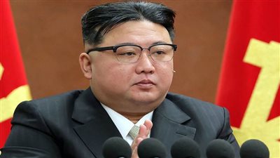 زعيم كوريا الشمالية يشرف على تسليم 250 قاذفة صواريخ باليستية لقوات حرس الحدود