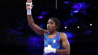 الملاكمة الكاميرونية نجامبا تضمن حصد أول ميدالية لفريق اللاجئين في أولمبياد باريس