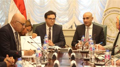 وزيرا الثقافة والتربية والتعليم يبحثان سبل التعاون لتعزيز الوعي وحماية الهوية لدى الطلاب