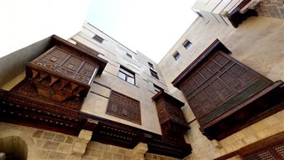 الشربيني يتابع مشروع منزل زينب خاتون.. ومشروع ترميم سور القاهرة بحي الجمالية