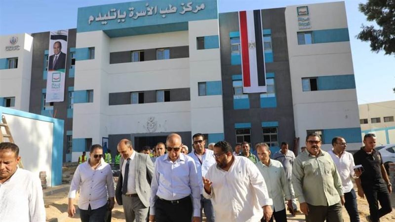 محافظ المنيا خلال