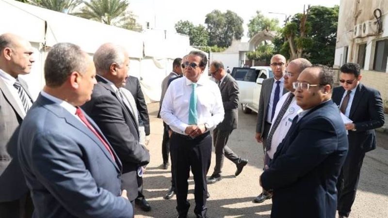 وزير الصحة في مستشفى