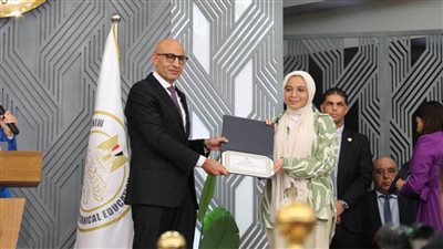 وزير التعليم يكرم أوائل الثانوية العامة للعام الدراسي 2023 ـ 2024 