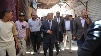 محافظ أسيوط يزور فرع البنك الزراعي المصري ويقود حملة لإزالة الاشغالات بشارع ثابت